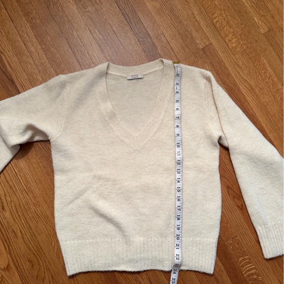 AYR Cutie BB V-Neck Cream Sweater - Picture 5 of 8